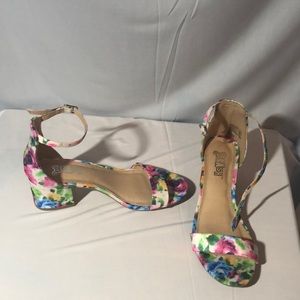 Brash spring/summer chunk heels